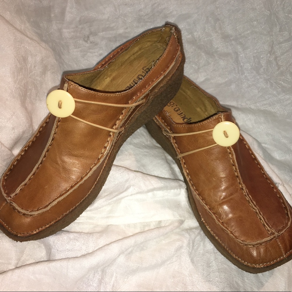 Vintage Groundhog Leather Loafers 